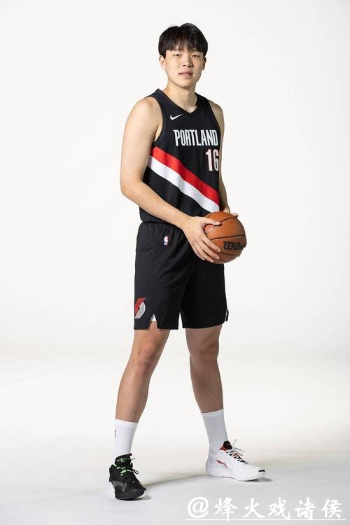 开拓者主场比赛杨瀚森依旧未能获得出场机会，队记予以认真解读